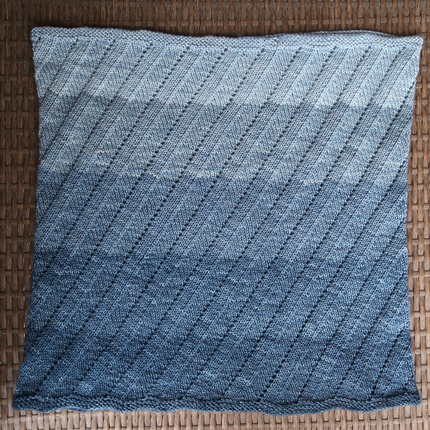 handmaiden-spin-you-round-patron-tricot-tole-wrap image 2