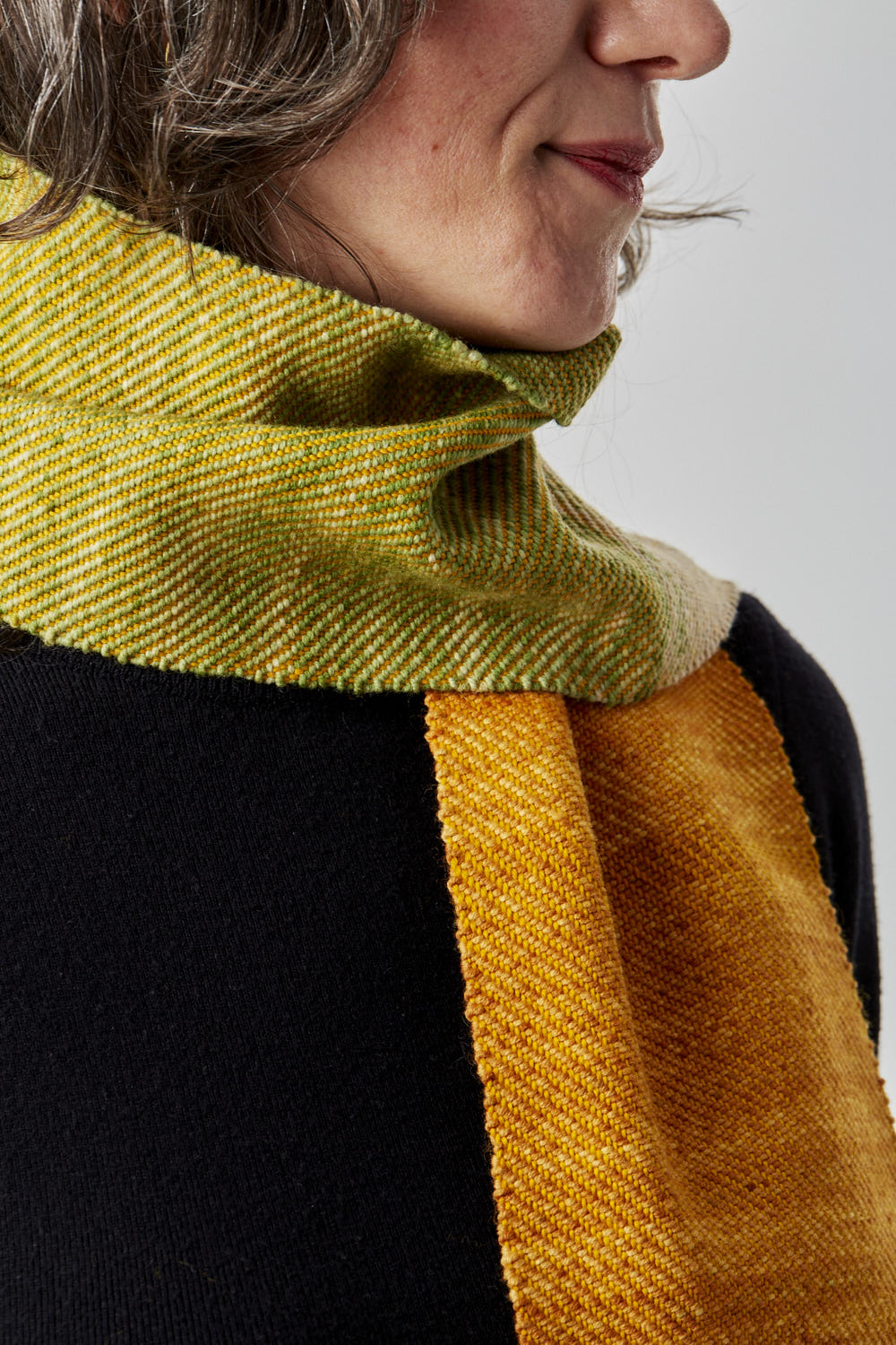 gusto-wool-ochra-patron-foulard-tiss-main image 4