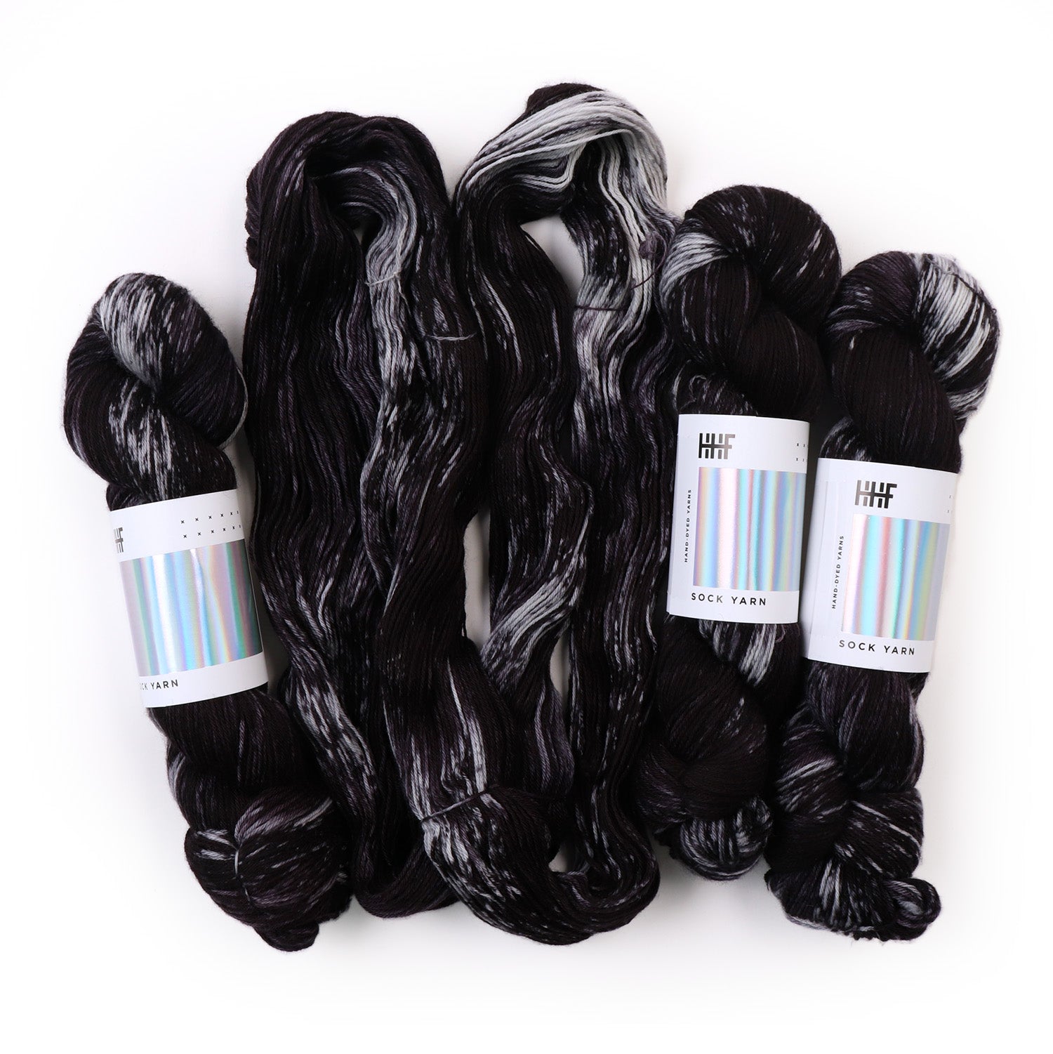 hedgehog-fibres-custom-dye-order-orca-fil-tricoter-teint-main image 1