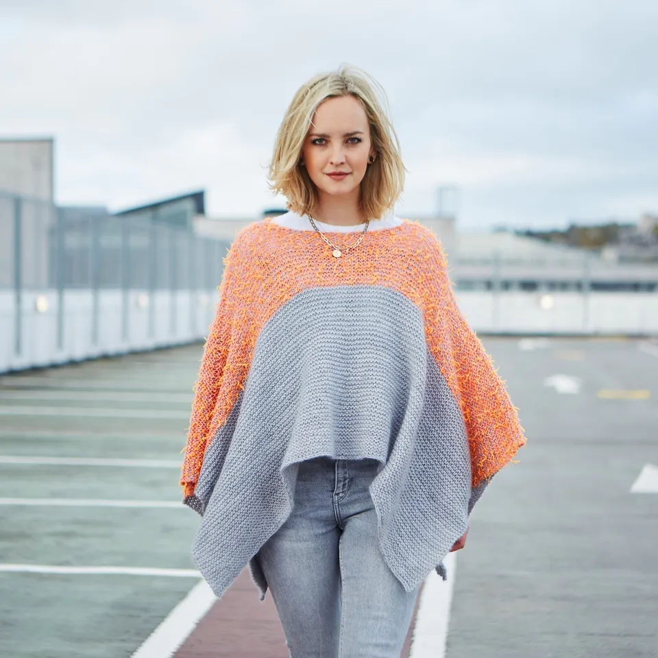 hedgehog-fibres-aerosol-patron-tricot-poncho-rectangulaire-pdf image 1