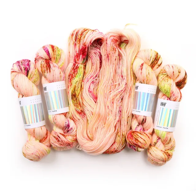 hedgehog-fibres-custom-peachy-keen-laine-merino-dk-sur-commande image 1