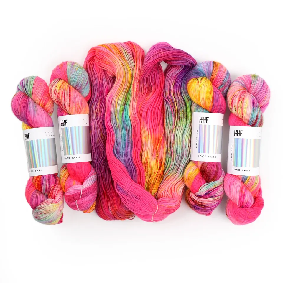 hedgehog-fibres-custom-dye-order-heartbreaker-fil-tricoter-teint-main image 1