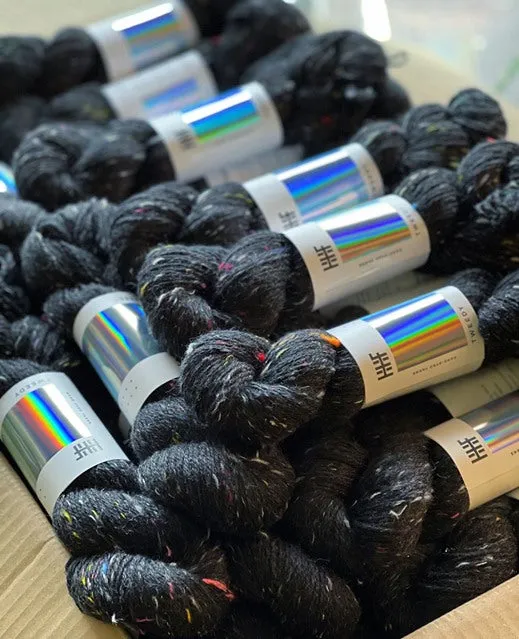 hedgehog-fibres-tweedy-laine-noir-dk-100g-recycl-e image 1
