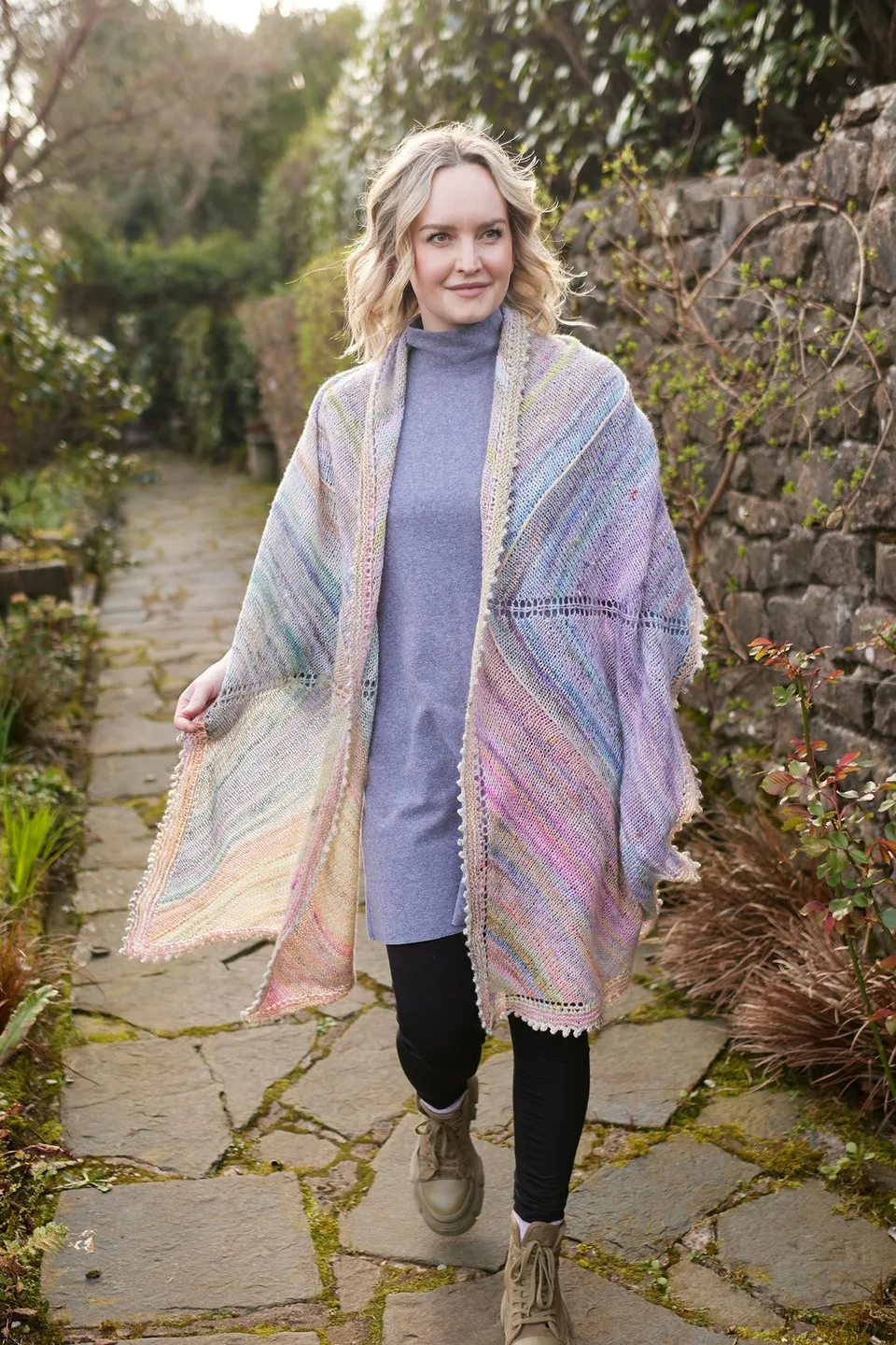 hedgehog-fibres-patterns-wildspun-wrap-patron-ch-le-m-rinos image 1