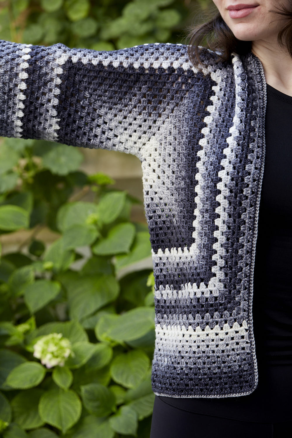 gusto-wool-square-up-jacket-patron-crochet-veste-hexagonale image 3