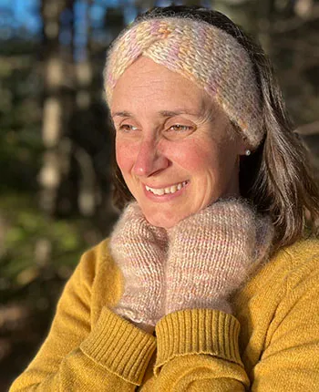handmaiden-favourite-soft-mitts-headband-patron-mitaines image 1