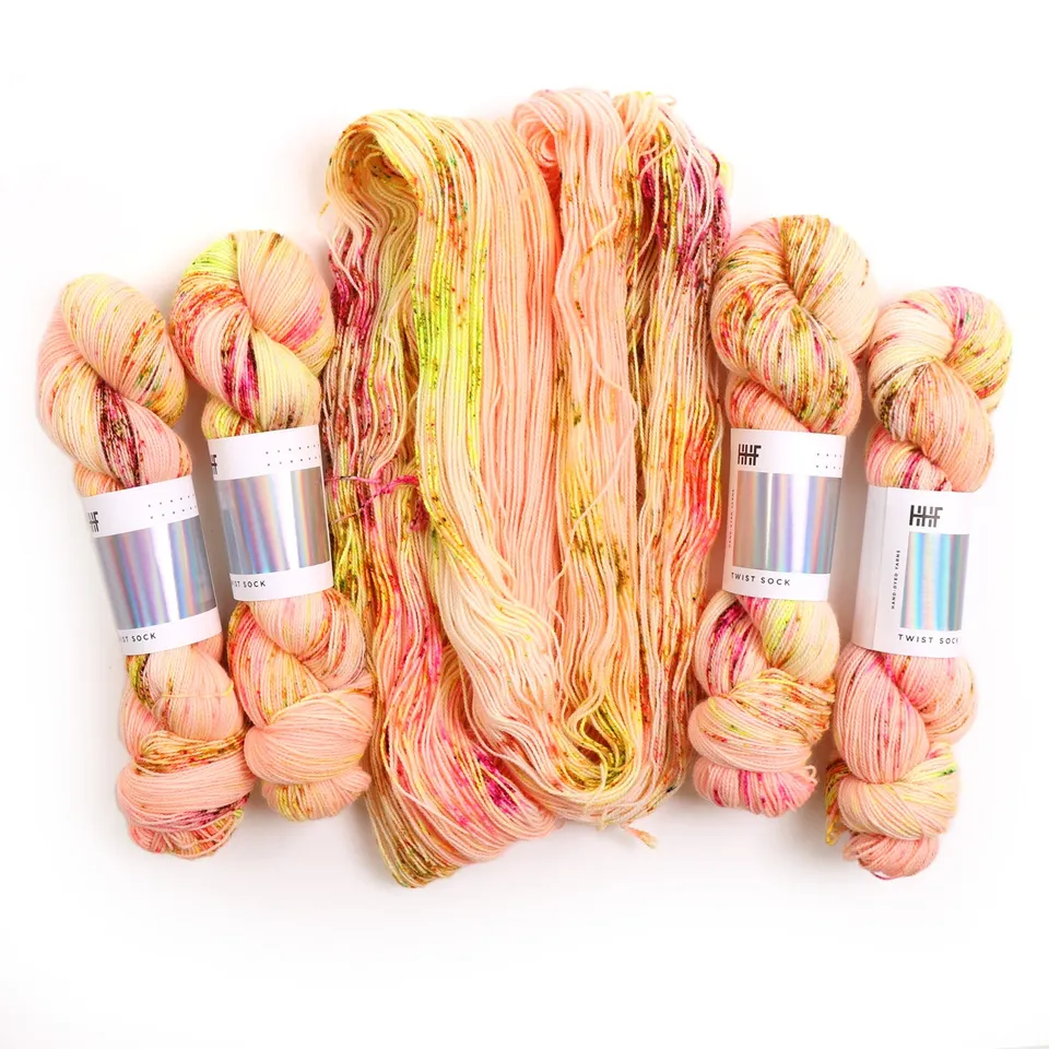 hedgehog-fibres-twist-sock-peachy-keen-fil-chaussettes-100g image 1