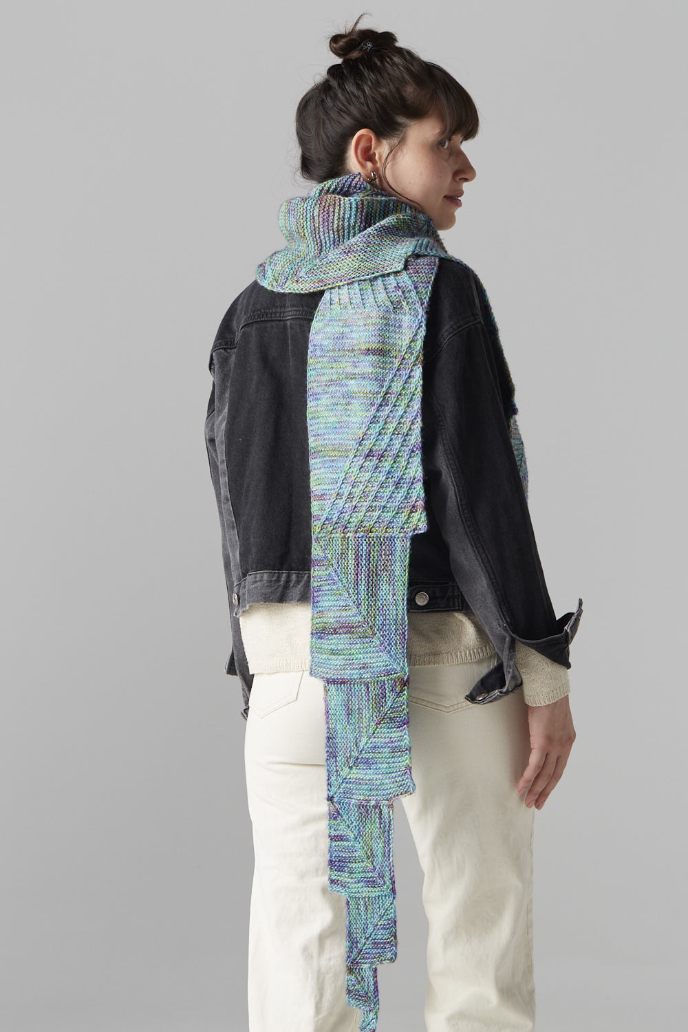 gusto-wool-house-patterns-pathfinder-scarf-patron-tricot-charpe-seul image 5