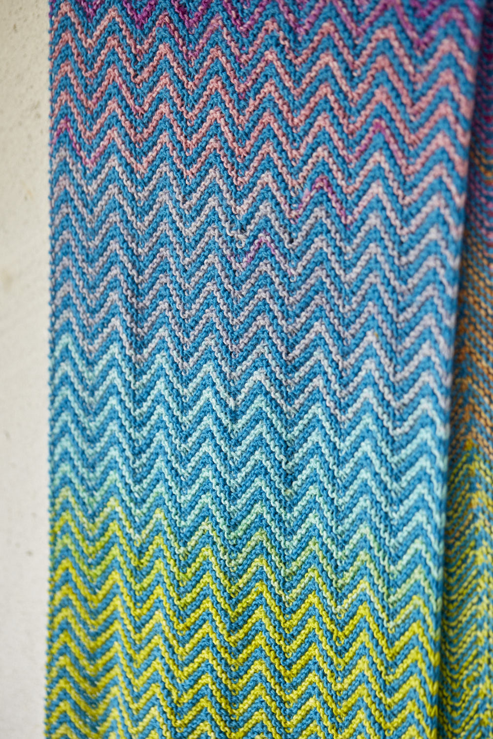 gusto-wool-zickzack-scarf-kit-charpe-chevrons-fingering image 8