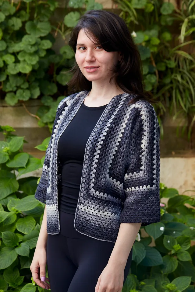 gusto-wool-square-up-jacket-patron-crochet-veste-hexagonale image 1