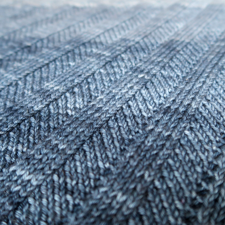 handmaiden-spin-you-round-patron-tricot-tole-wrap image 3
