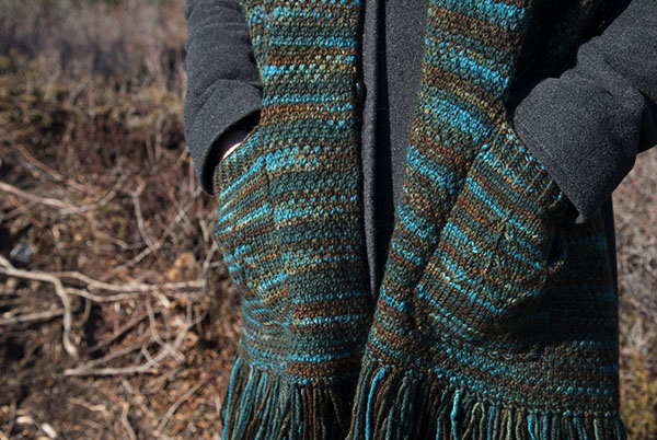 handmaiden-knitting-kits-eden-tree-pocket-scarf-kit-charpe image 1