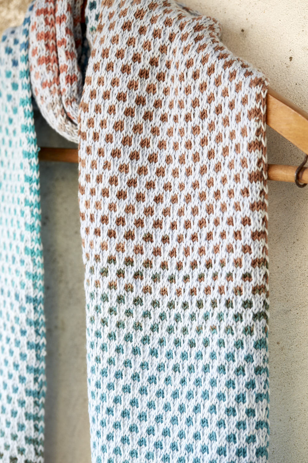 gusto-wool-saman-scarf-patron-tricot-foulard-ray-fingering image 5