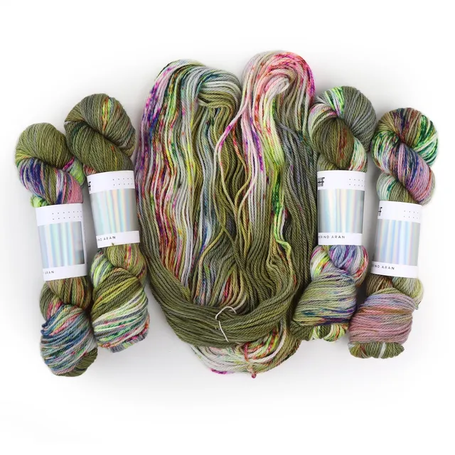 hedgehog-fibres-merino-aran-potluck-3902-fil-aran-100g image 1