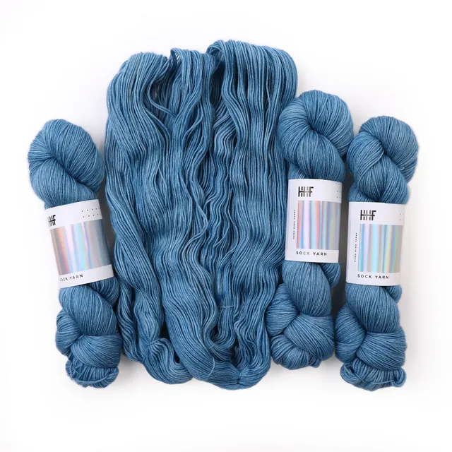 hedgehog-fibres-custom-dye-petrol-laine-teint-main-sur-commande image 1