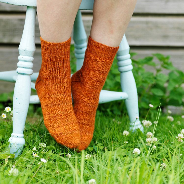 hedgehog-fibres-patterns-vestigial-patron-chaussettes-top-down image 3
