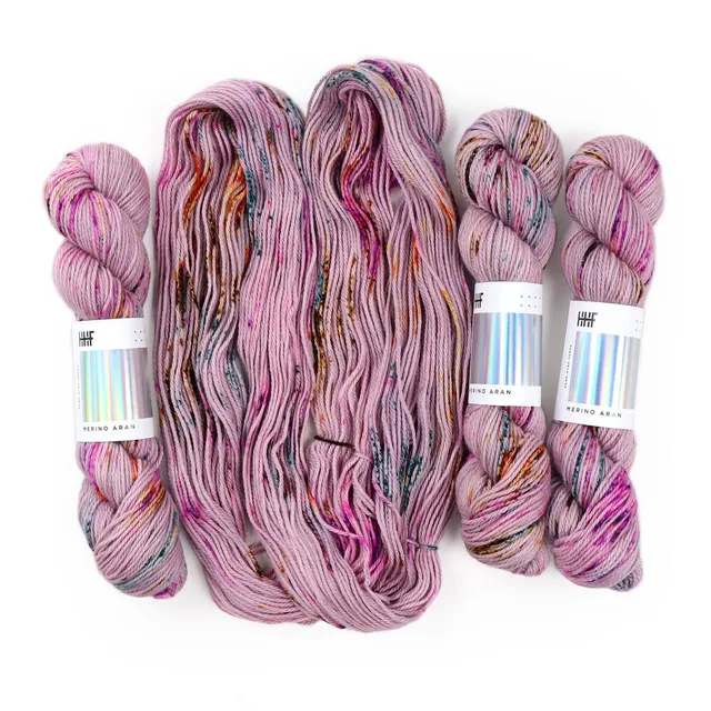 hedgehog-fibres-iris-fil-merino-aran-100g-lavable image 1