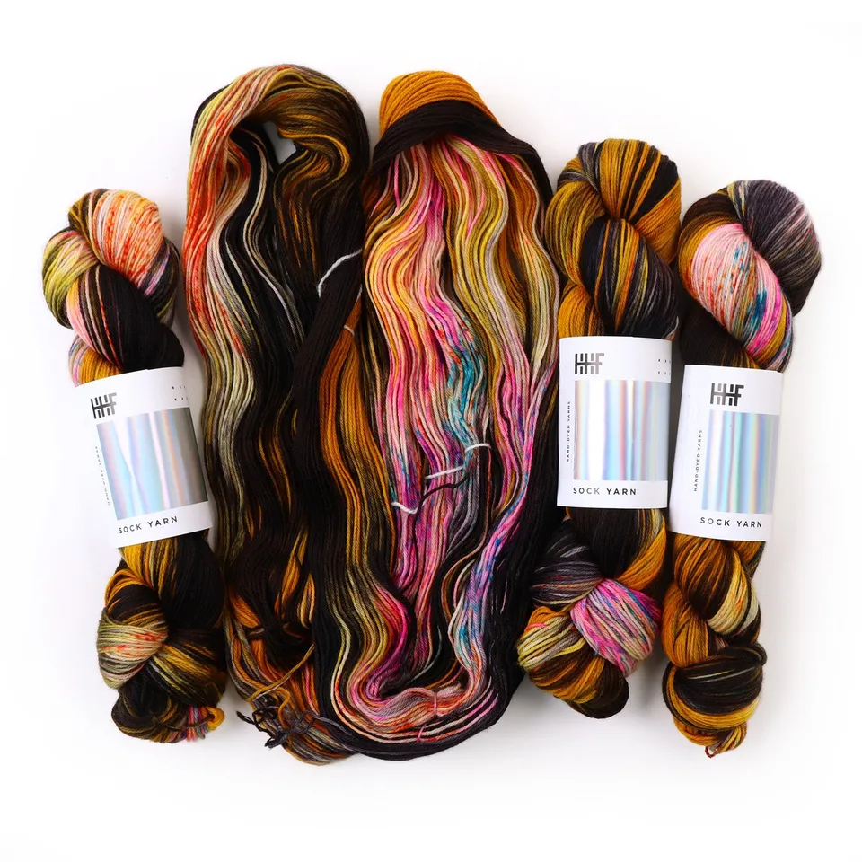 hedgehog-fibres-raku-custom-dye-order-laine-teinte-main image 1