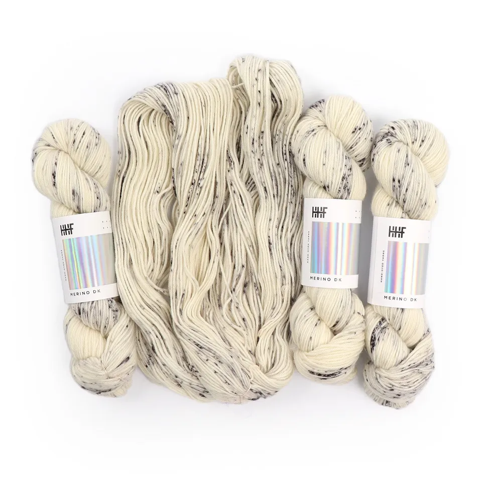 hedgehog-fibres-typewriter-laine-merino-dk-100g image 1