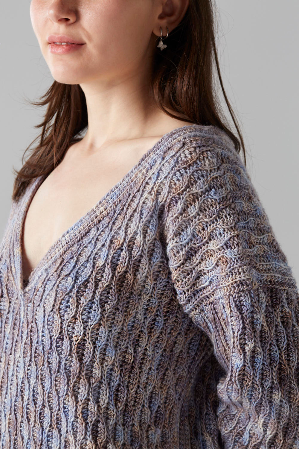 gusto-wool-undine-pull-patron-crochet-col-v-kit-olio image 4