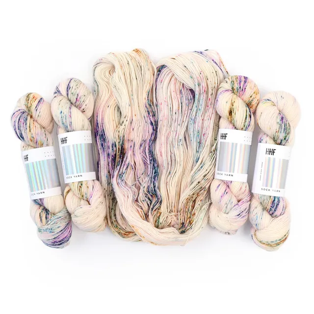 hedgehog-fibres-custom-dye-order-fil-pressed-flowers-commande image 1