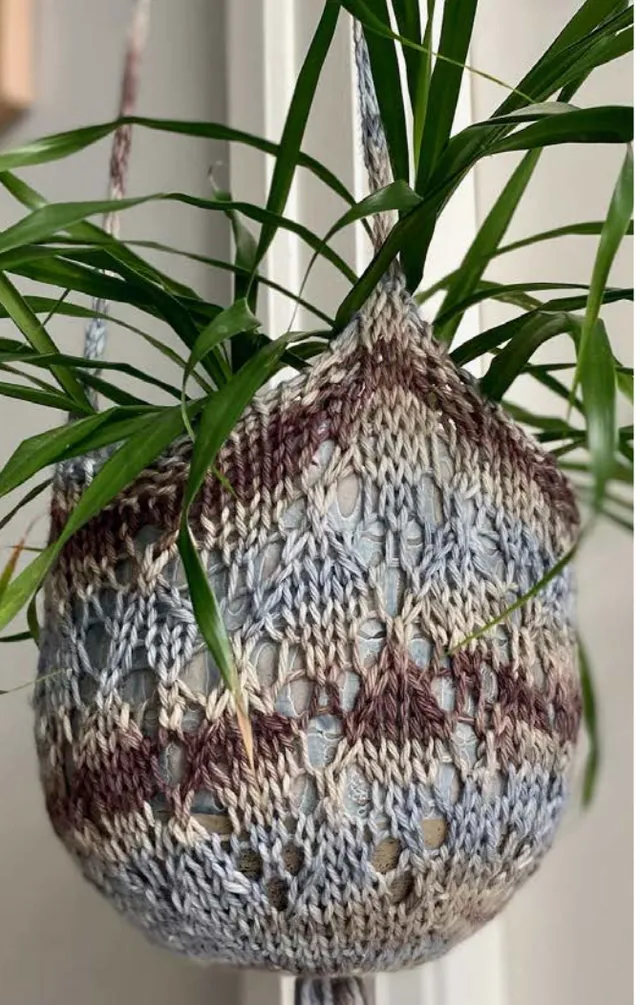 handmaiden-patterns-diamond-lace-patron-cache-pot image 1