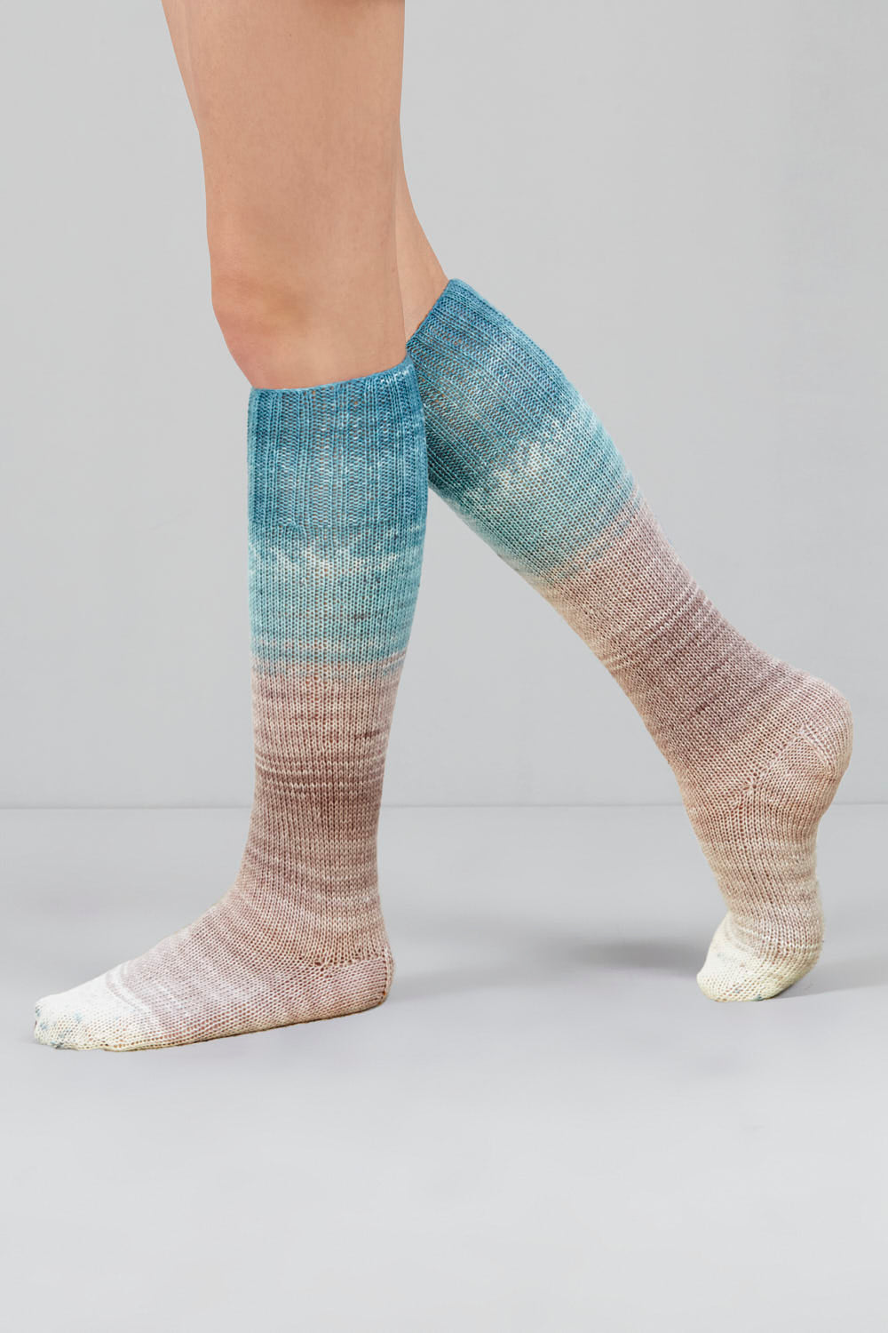 gusto-wool-echoes-1526-fil-fingering-m-rinos-lot-5 image 3