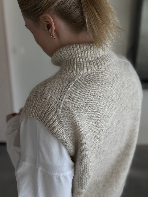 mistfall-vest-natalja-ledvanova-patron-slipover image 3
