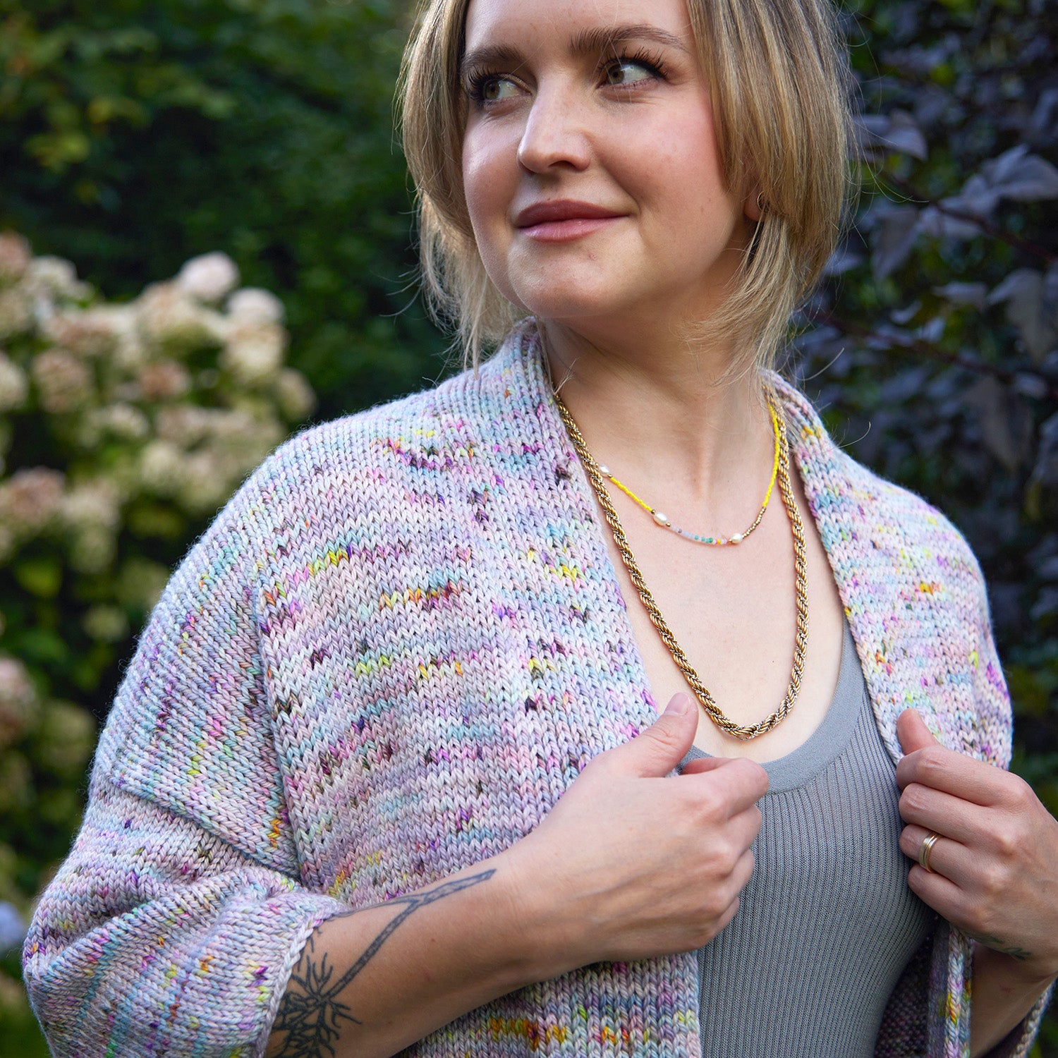 hedgehog-fibres-plush-cardigan-patron-tricot-top-down image 3