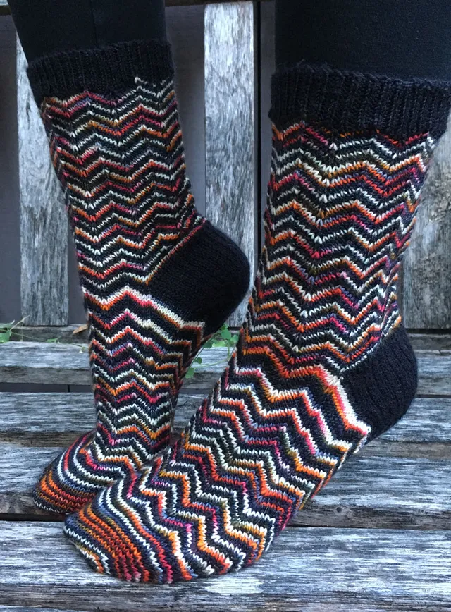 handmaiden-puffin-socks-patron-tricot-chaussettes-pdf image 1