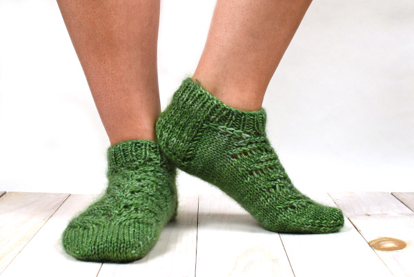 handmaiden-patterns-fancy-vamps-patron-chaussettes-dentelle image 3