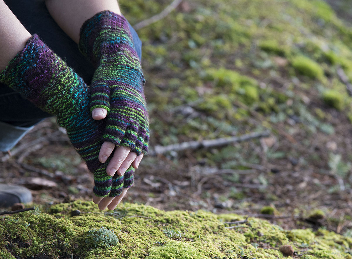 handmaiden-patterns-fairy-fingers-patron-mitaines-dentelle image 1