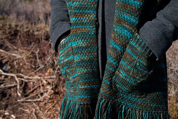 handmaiden-bfl-dk-tree-pocket-scarf-kit-tricot-charpe image 1