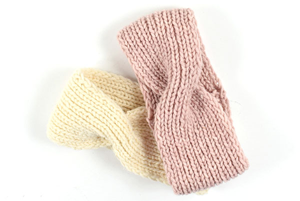 handmaiden-patterns-single-cable-headband-patron-tricot-bandeau image 1