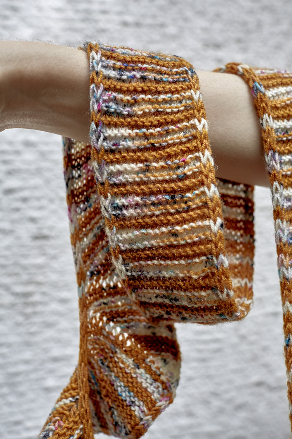 gusto-wool-dorid-carmen-1403-patron-tricot-col-ray-fingering image 7