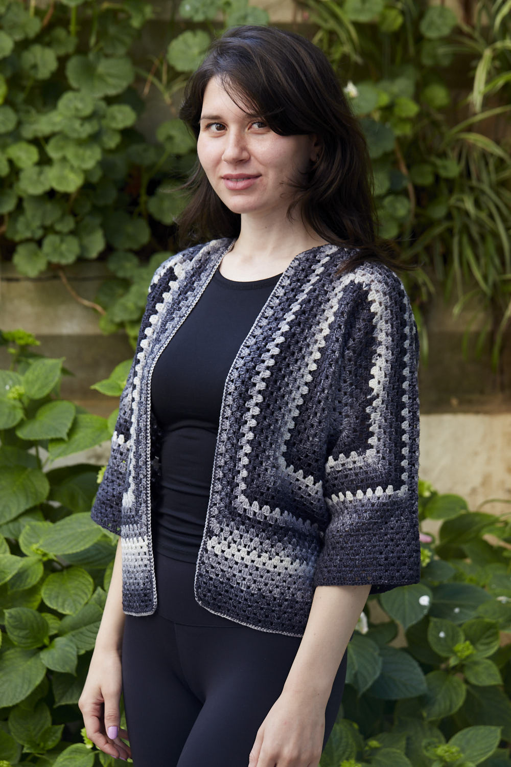 gusto-wool-square-up-jacket-patron-crochet-veste-hexagonale image 1