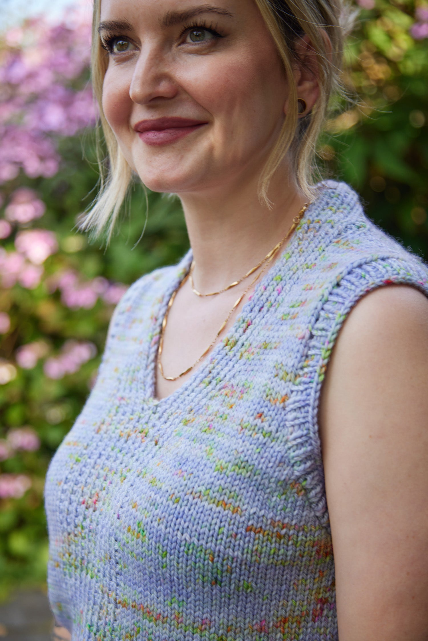 hedgehog-fibres-patterns-carraig-vest-patron-gilet-top-down image 4