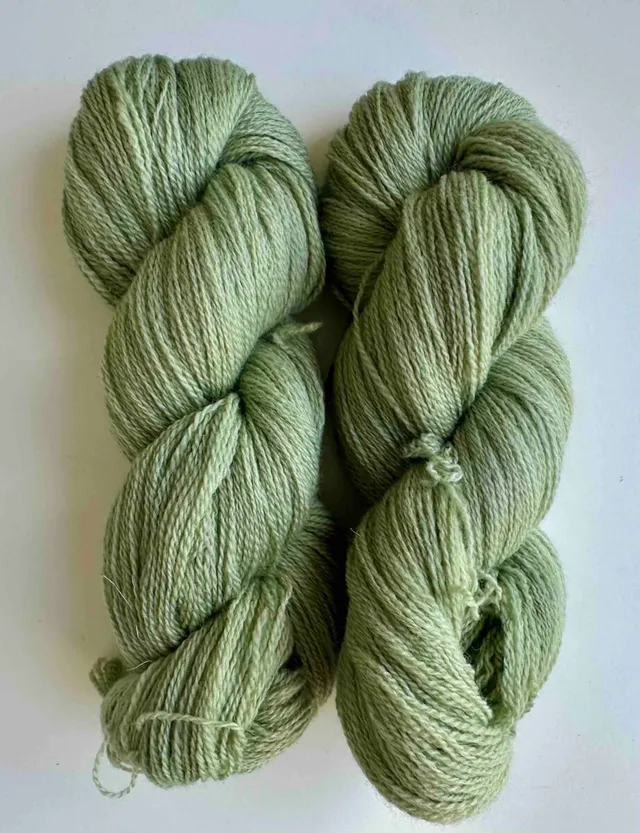 handmaiden-bfl-2-8-fingering-169753-fil-chaussettes image 1