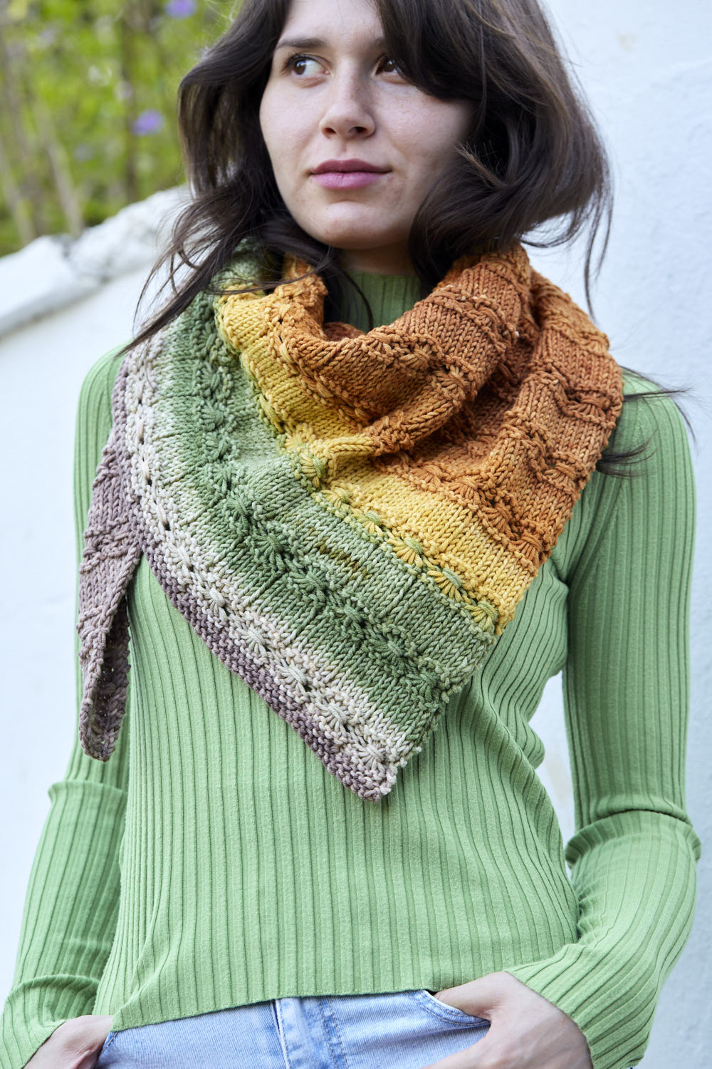 gusto-wool-amapola-patron-tricot-ch-le-triangle-worsted image 1