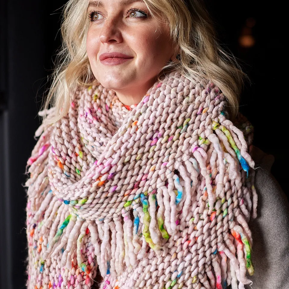 hedgehog-fibres-patterns-puffball-wrap-patron-ch-le-point-mousse image 1