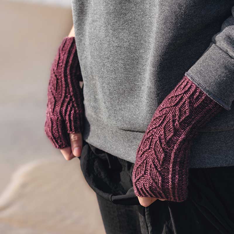 handmaiden-caswell-bay-fingerless-mitts-patron-mitaines image 3