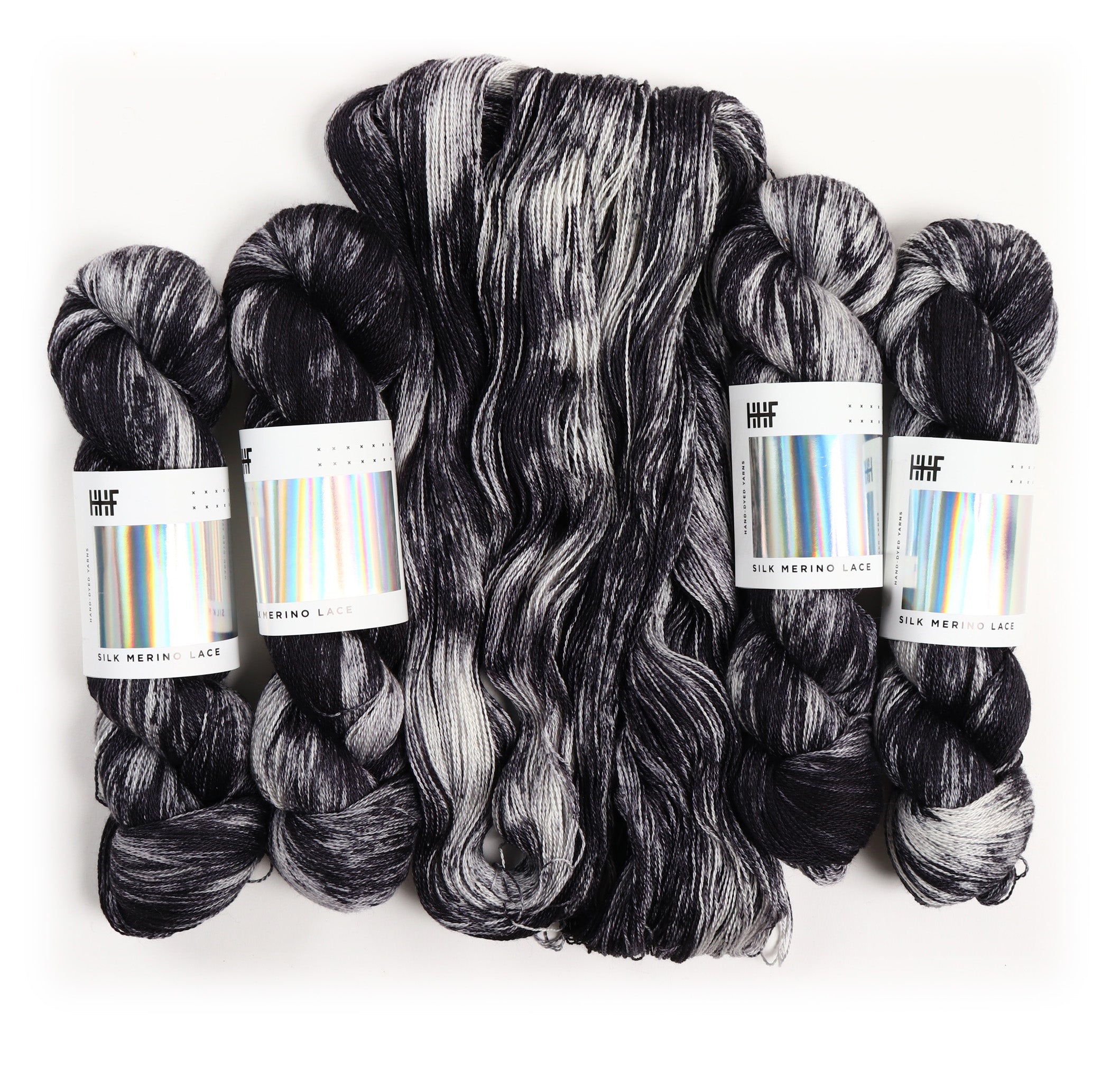hedgehog-fibres-custom-dye-order-orca-fil-tricoter-teint-main image 6
