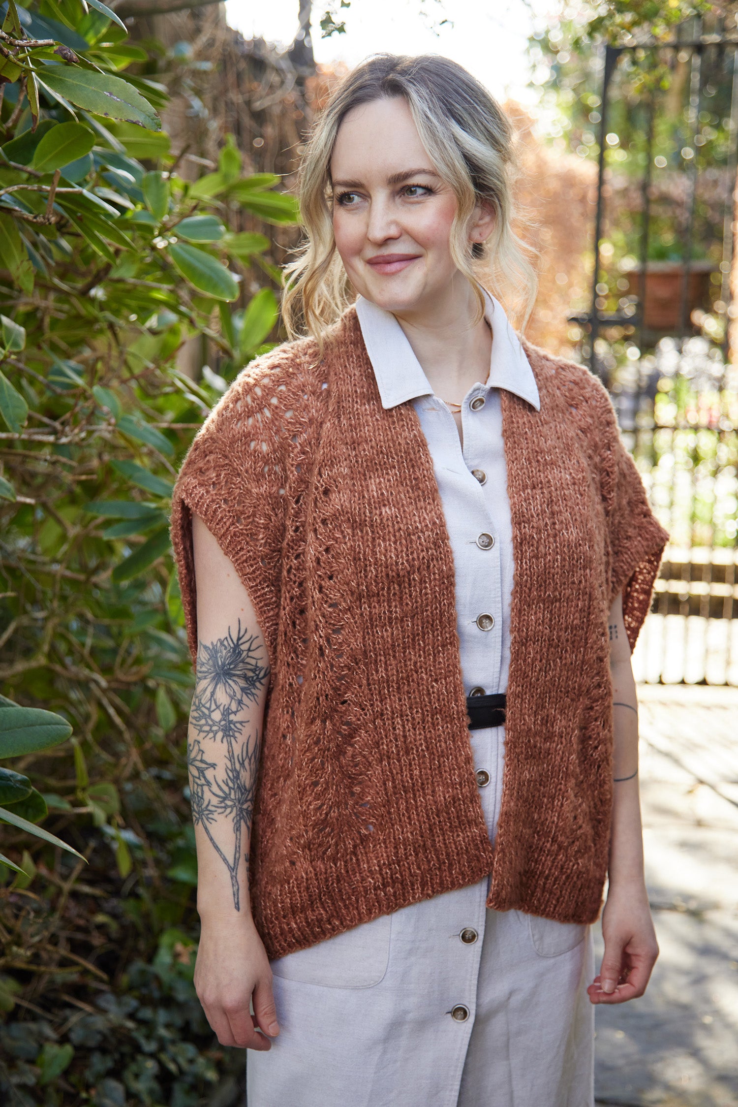 hedgehog-fibres-november-sky-patron-shrug-manches-courtes image 5