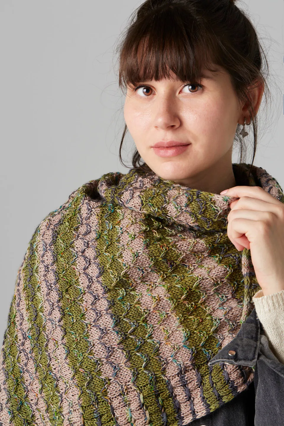 gusto-wool-apasa-patron-ch-le-triangle-fingering-seul image 1