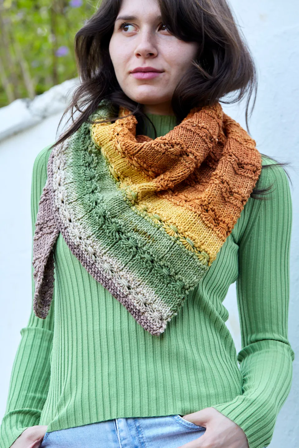gusto-wool-amapola-patron-tricot-ch-le-triangle-worsted image 1