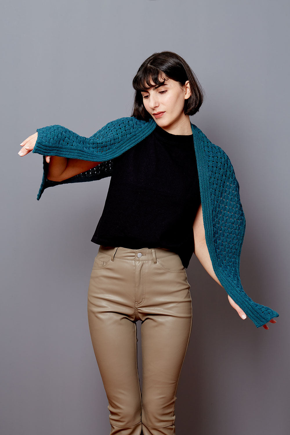 gusto-wool-attabi-shawl-patron-tricot-ch-le-fingering image 3