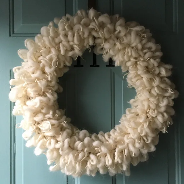 handmaiden-patterns-woolly-wreath-patron-tricot-d-co image 1
