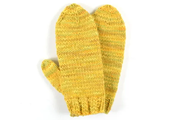 handmaiden-basic-mittens-patron-tricot-moufles-hiver-facile image 1