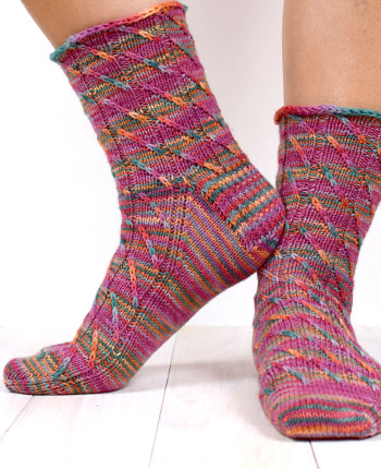 handmaiden-cherry-swirl-socks-patron-chaussettes-gratuit-dentelle image 1