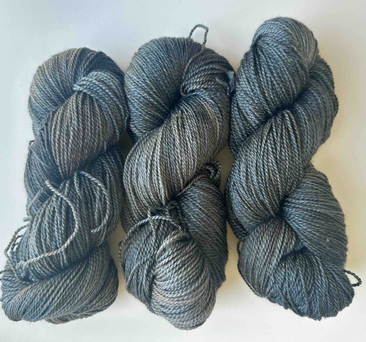 handmaiden-tree-wool-fil-168901-teint-main-ch-le image 1